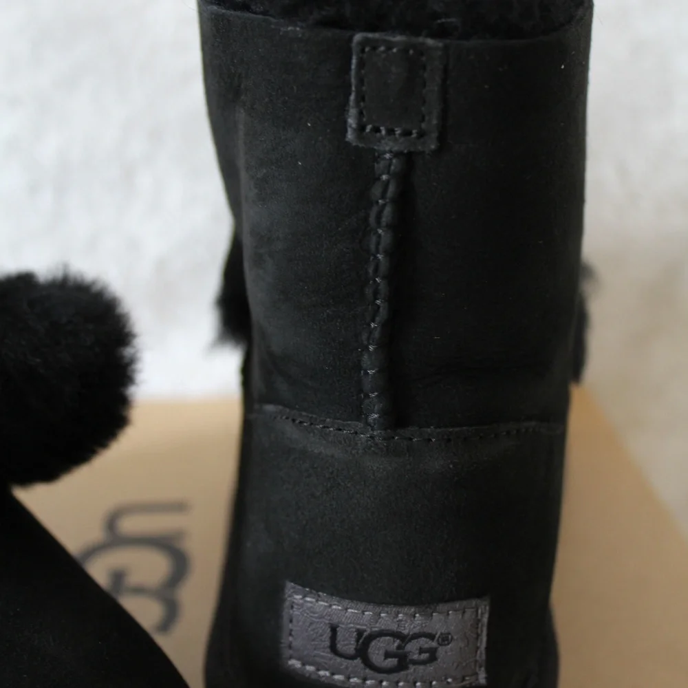 UGG GITA SUEDE‎ POM GIRLS BOOTS BLACK NEW!